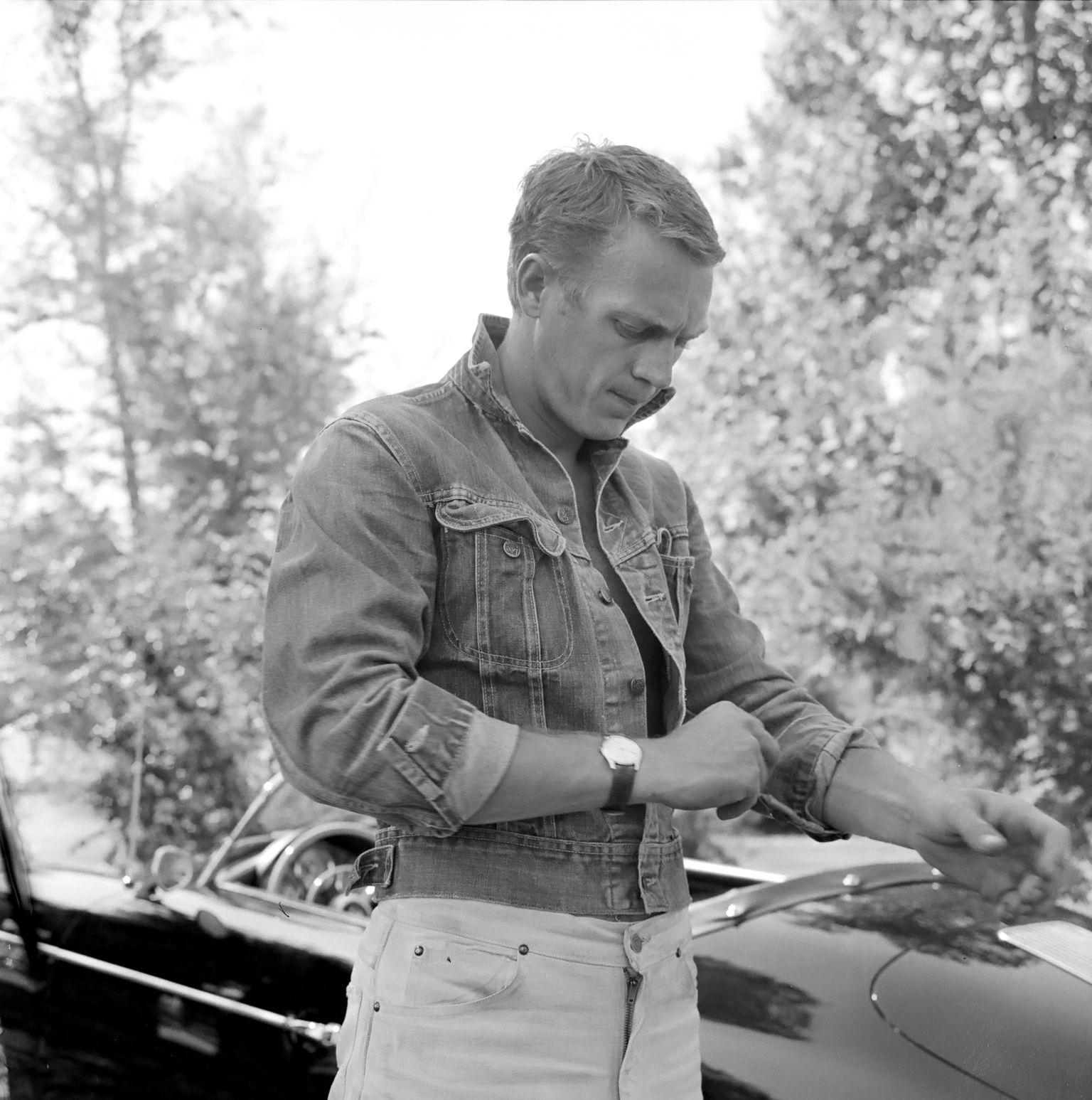 Steve McQueen 1960. aastal oma Porsche juures
