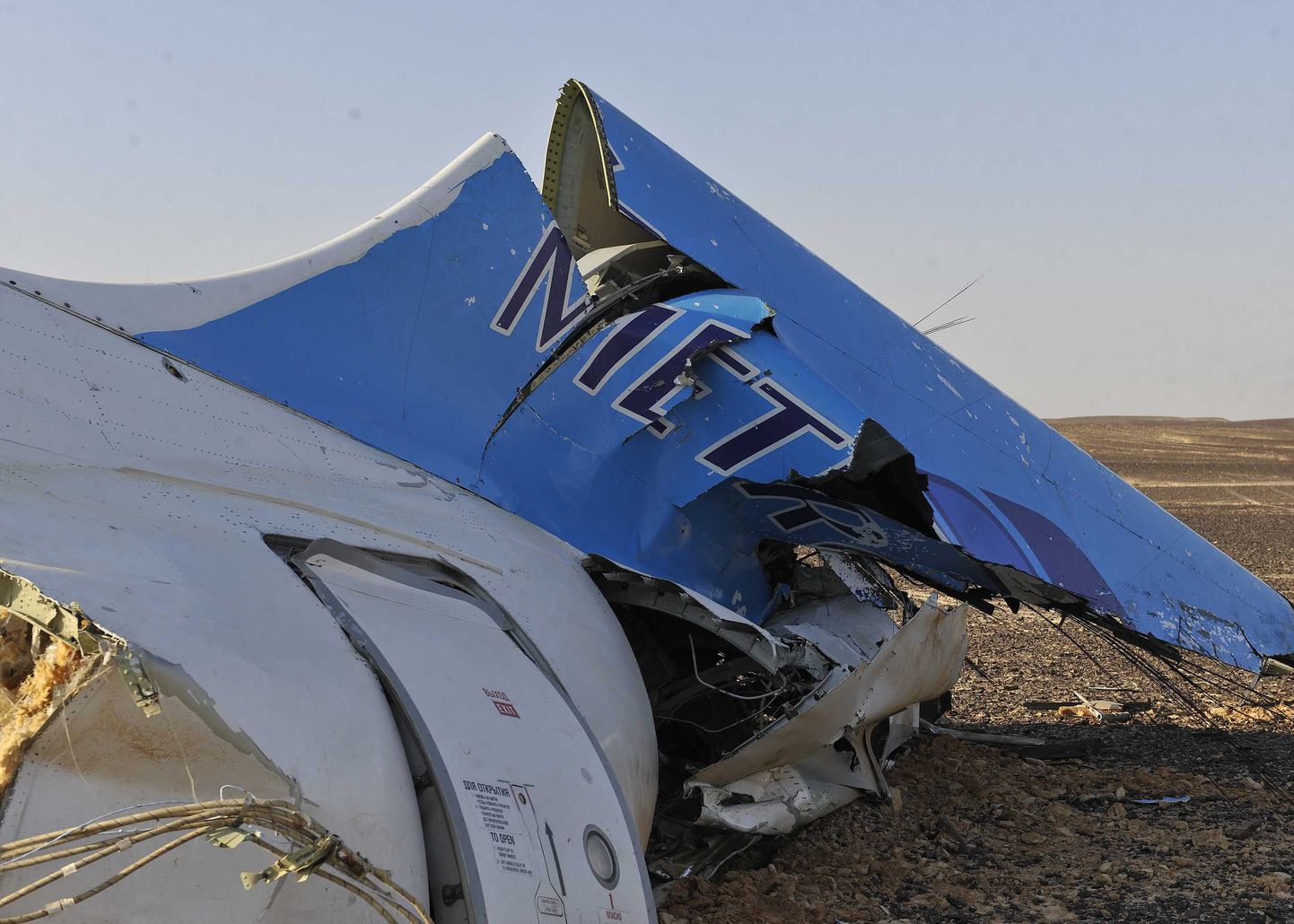 Обломки разбившегося самолета на Синае.