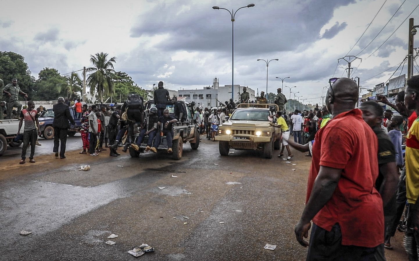 Sõdurid Bamako tänavatel.