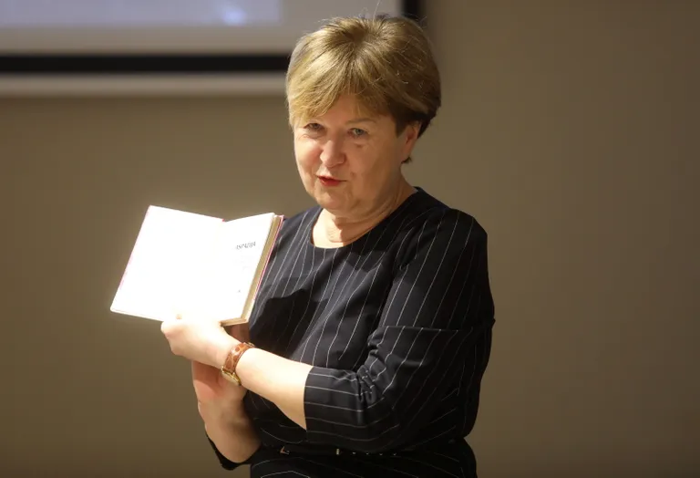 Memoriālo muzeju apvienības direktore Rita Meinerte piedalās pasākumā Raiņa un Aspazijas mājā Rīgā, kurā prezentē muzeja ekspozīcijas papildinājumu – Aspazijas mātes Grietas Rozenbergas iepriekš nezināmu fotogrāfiju. 2023. gada marts