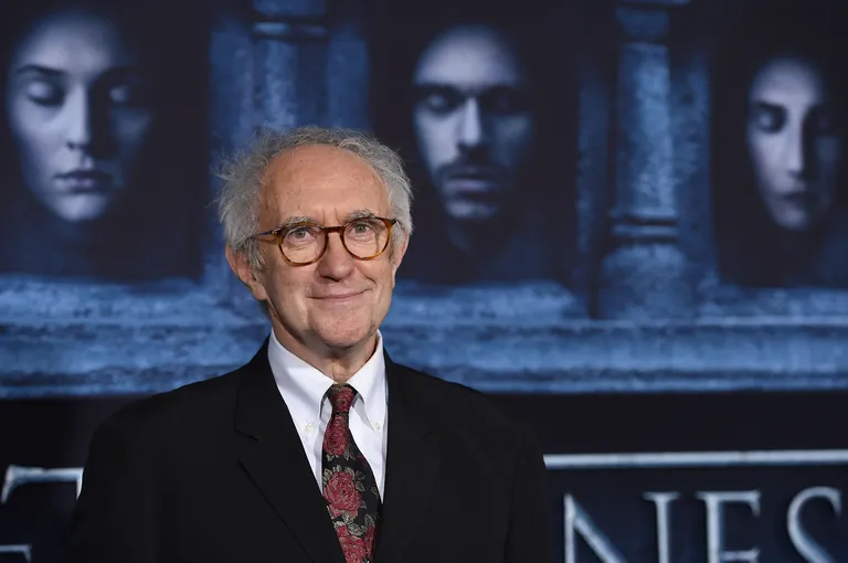 Jonathan Pryce «Troonide mängu» kuuenda hooaja avasündmusel 2016. aasta aprillis Los Angelses