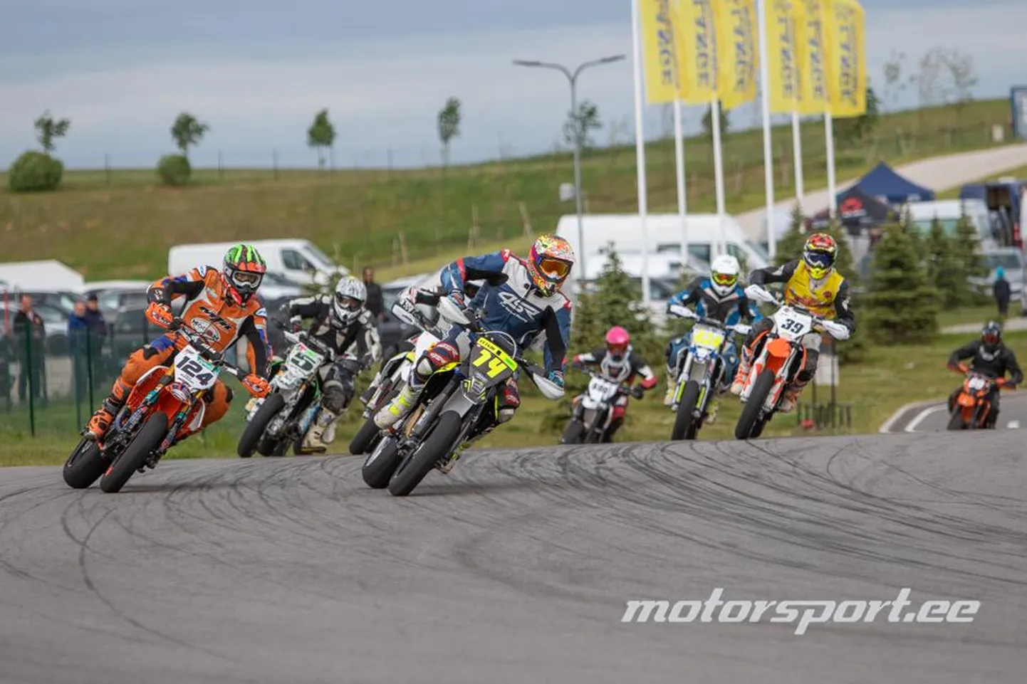 Pärnu motosportlane Alex Vetkin (14) nautis Aravete rajal kahel päeval võidurõõmu.