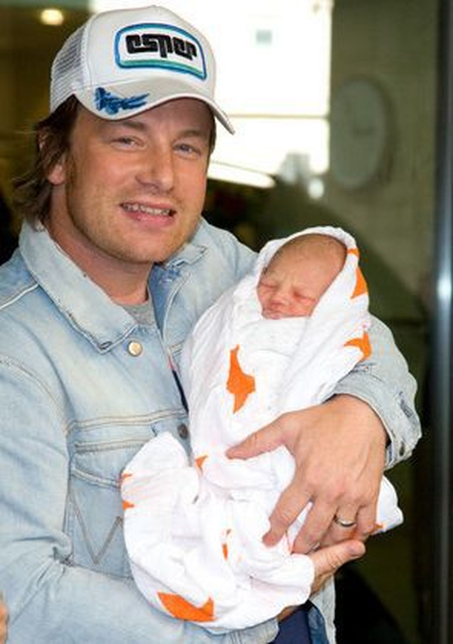 Jamie Oliver koos pojaga