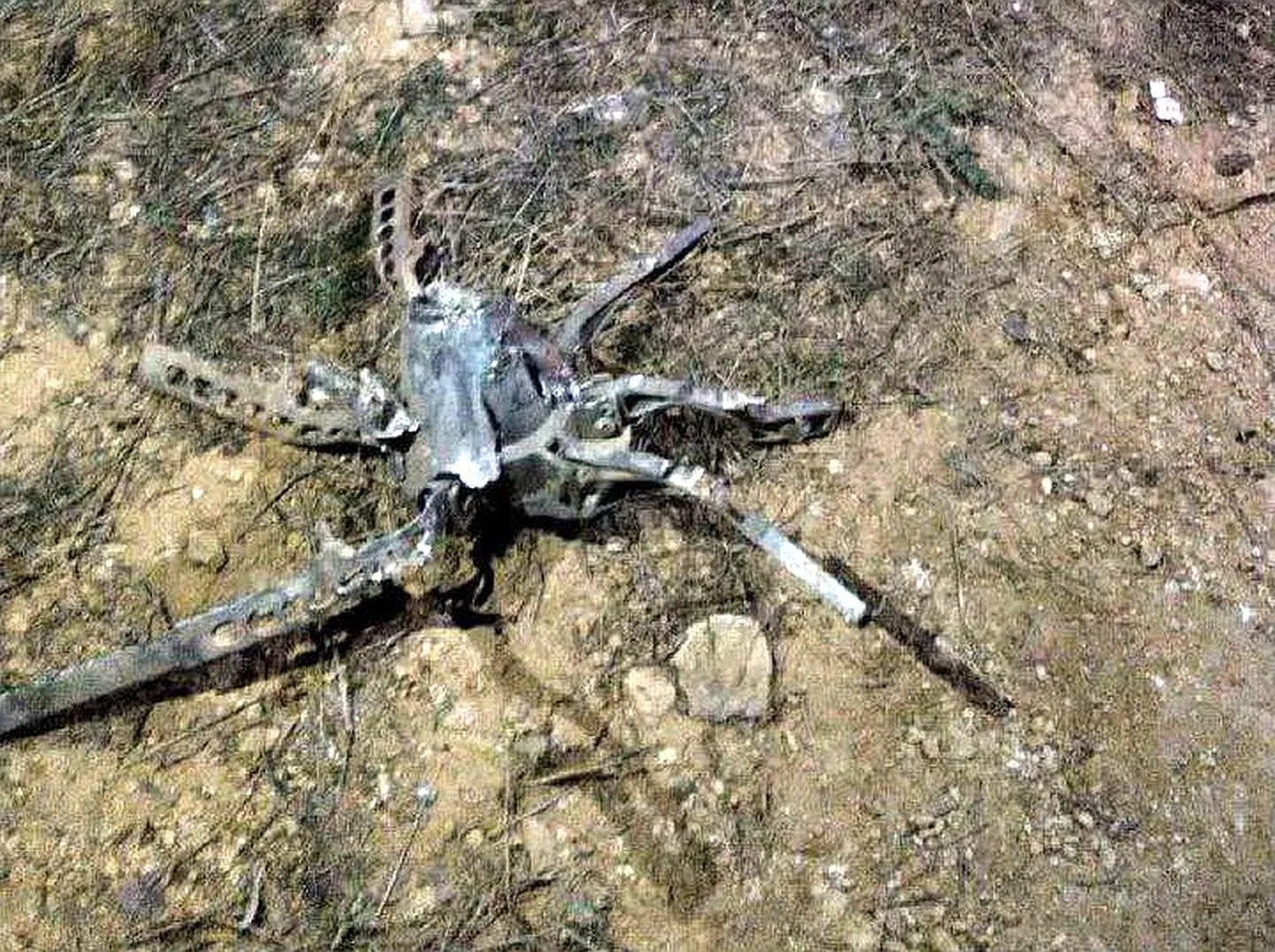 Ninjarakett R9X ei plahvata, vaid heidab sihtmärgile sellise ninjamõõkadega tähe. Pilt on pärit Xi postitusest, kus mainitakse, et taolise relvaga rünnati kõrget Al Qaeda tegelast.
